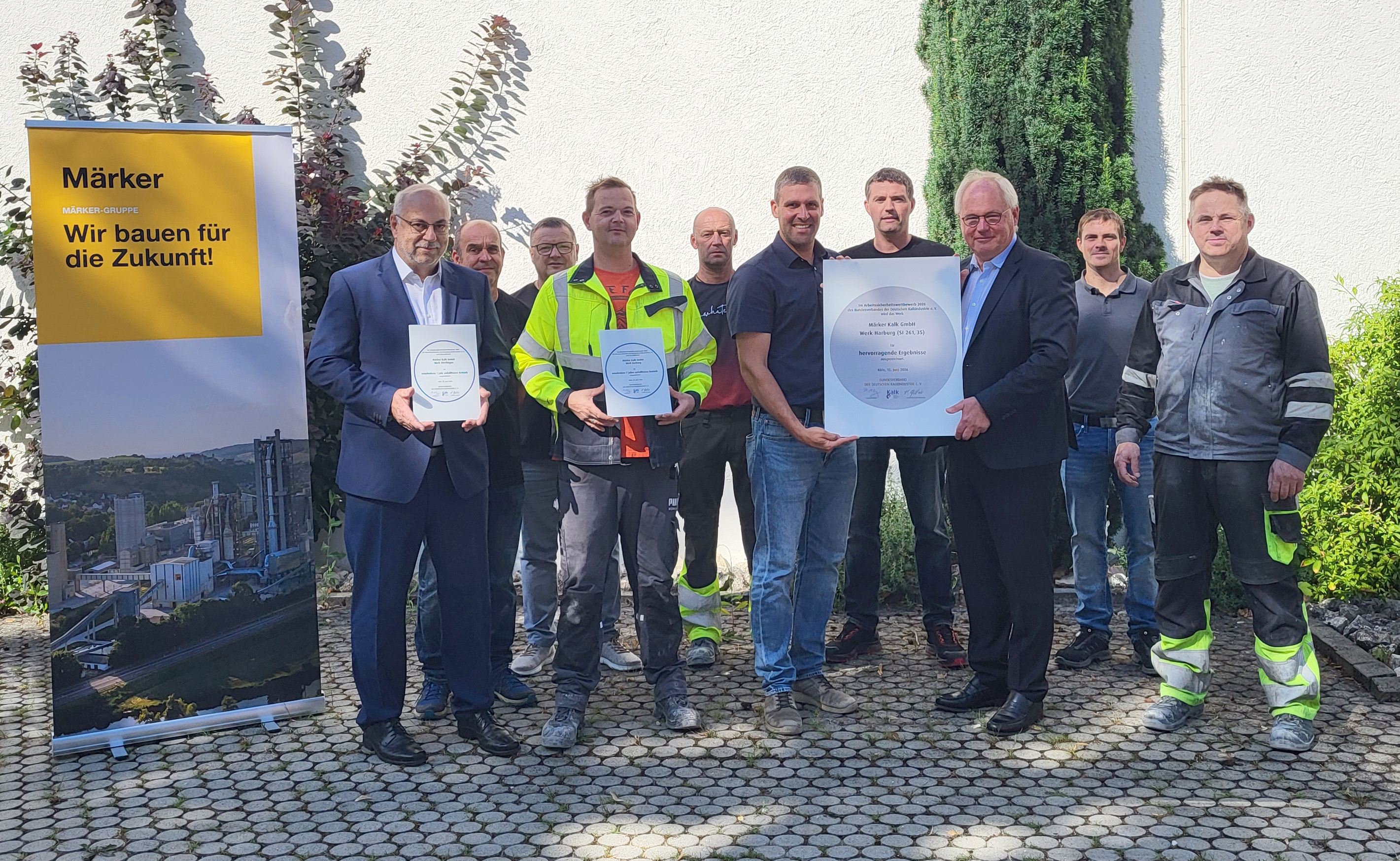 Reinhold Ackermann (Geschäftsführer Märker Kalk), Thomas Rathsam (Betriebsratsvorsitzender Märker Zement GmbH), Harald Müller (Betriebsratsvorsitzender Märker Kalk), Andrè Lindemeir (Meister Kalkwerk), Roland Kurtz (Mitarbeiter Kalkwerk), Stefan Mahl (Werksleiter Kalk Harburg),) Andrè Wagenknecht (Sicherheitsfachkraft), Martin Ogilvie (Geschäftsführer BVK), Christoph Hänlein (Sicherheitsfachkraft), Johann Seel (Mitarbeiter Kalkwerk)